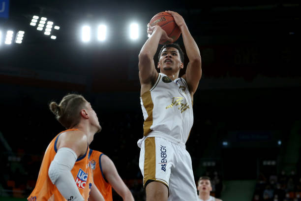 把后场抢下 把后场抢下