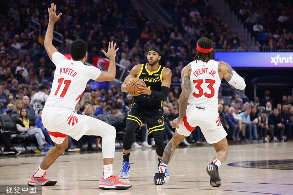 西媒：法兰克福球迷损坏诺坎普设施，巴萨向其索赔6100欧（西媒称：诺坎普设施遭损坏，巴萨向法兰克福球迷索赔6100欧元）